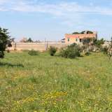 ...e a un certo punto vediamo in lontananza quella che sembra essere una masseria